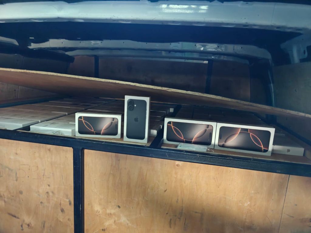 На Львівщині затримали контрабанду майже 150 iPhone вартістю понад 6 мільйонів(фото) На Львівщині затримали контрабанду майже 150 iPhone вартістю понад 6 мільйонів(фото)