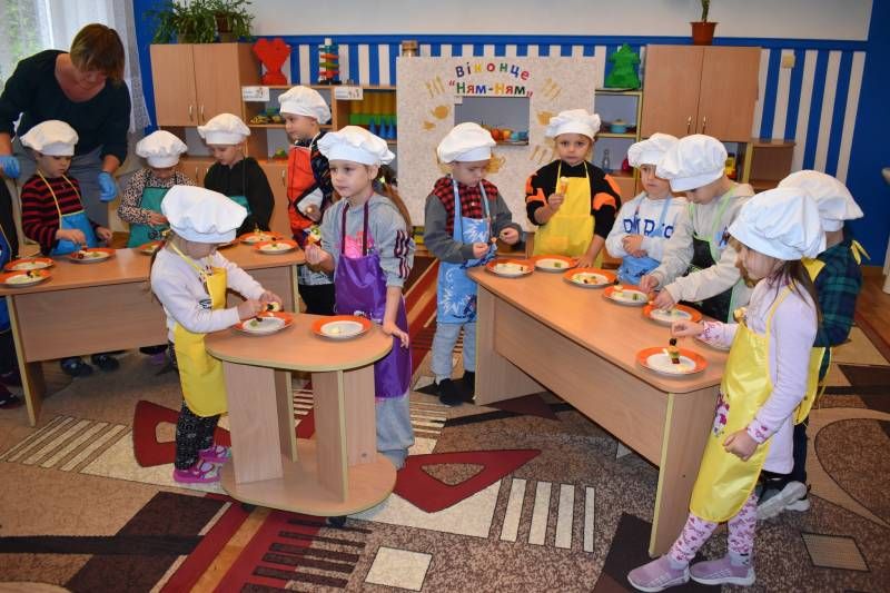 У Ларжанському ліцеї маленькі кухарі влаштували кулінарне свято У Ларжанському ліцеї маленькі кухарі влаштували кулінарне свято