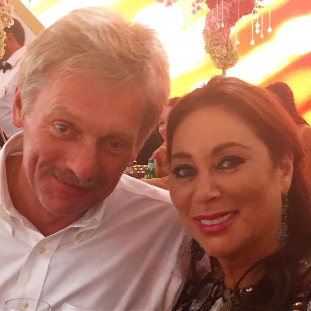 У мережі показали фото тещі Міндіча разом із топ-чиновником Путіна(фото) У мережі показали фото тещі Міндіча разом із топ-чиновником Путіна(фото)