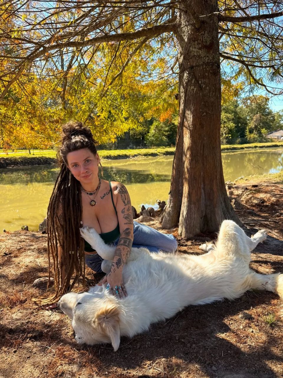 Модель 18+ відкрила ферму й заробляє статки біля кіз і вуликів (фото) Модель 18+ відкрила ферму й заробляє статки біля кіз і вуликів (фото)