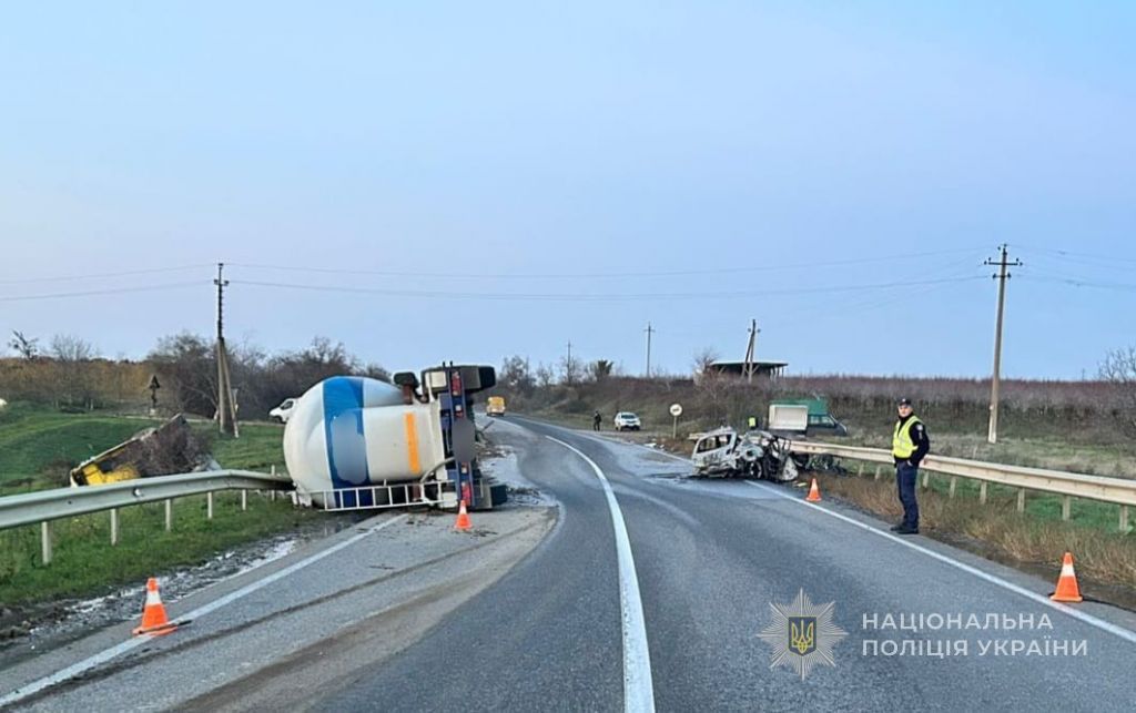 Три людини загинули, ще одна – госпіталізована: поліцейські розпочали кримінальне провадження за фактом ДТП на трасі Одеса – Рені Три людини загинули, ще одна – госпіталізована: поліцейські розпочали кримінальне провадження за фактом ДТП на трасі Одеса – Рені