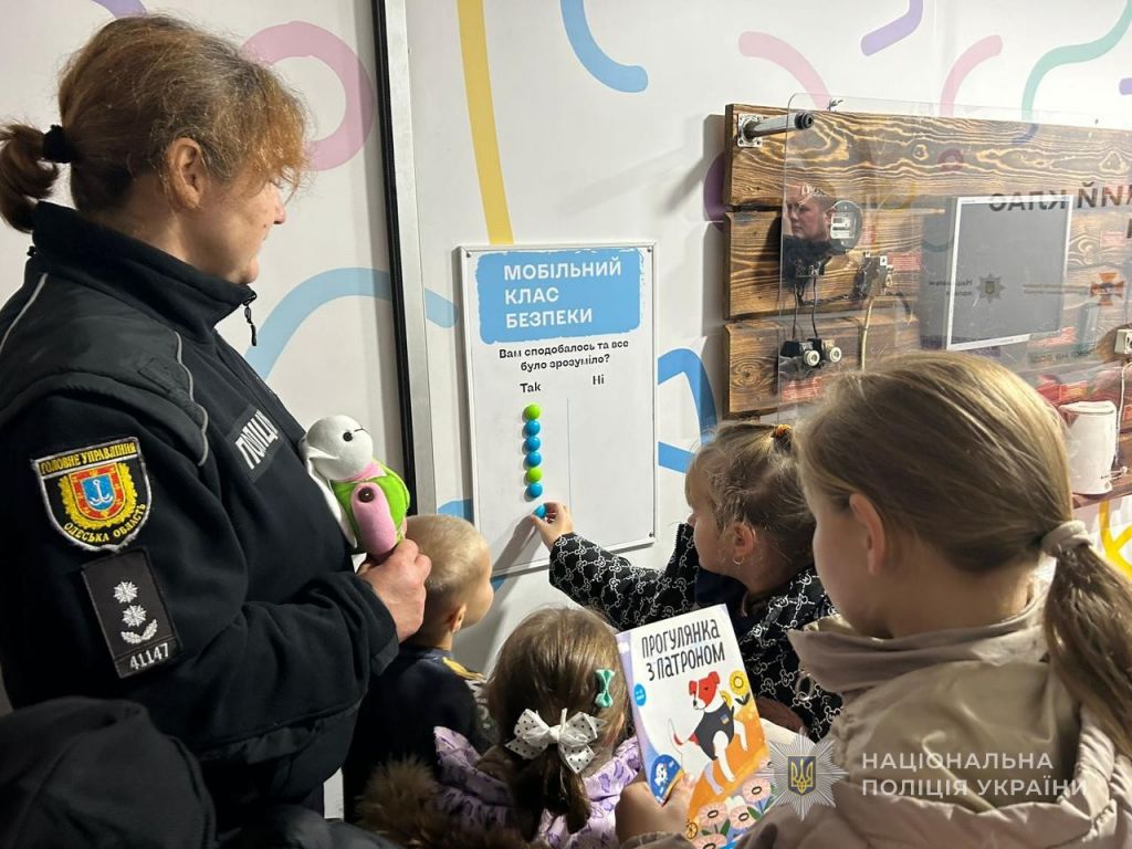 Мобільні класи безпеки продовжують подорожувати Одещиною для навчання дітей безпеці життєдіяльності в умовах війни Мобільні класи безпеки продовжують подорожувати Одещиною для навчання дітей безпеці життєдіяльності в умовах війни