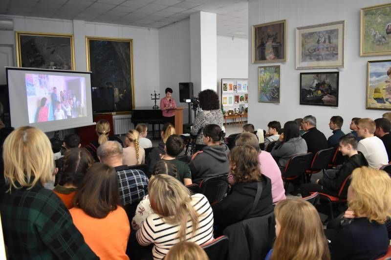 Про відкриття виставки дитячої творчості «Робимо те, що подобається»(фото) Про відкриття виставки дитячої творчості «Робимо те, що подобається»(фото)