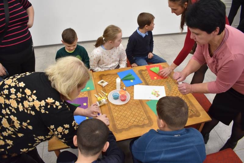 Про відкриття виставки дитячої творчості «Робимо те, що подобається»(фото) Про відкриття виставки дитячої творчості «Робимо те, що подобається»(фото)