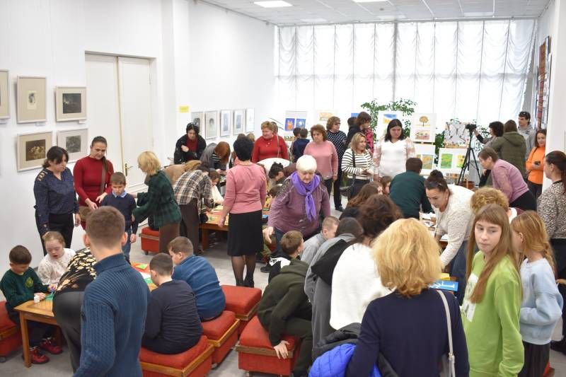 Про відкриття виставки дитячої творчості «Робимо те, що подобається»(фото) Про відкриття виставки дитячої творчості «Робимо те, що подобається»(фото)