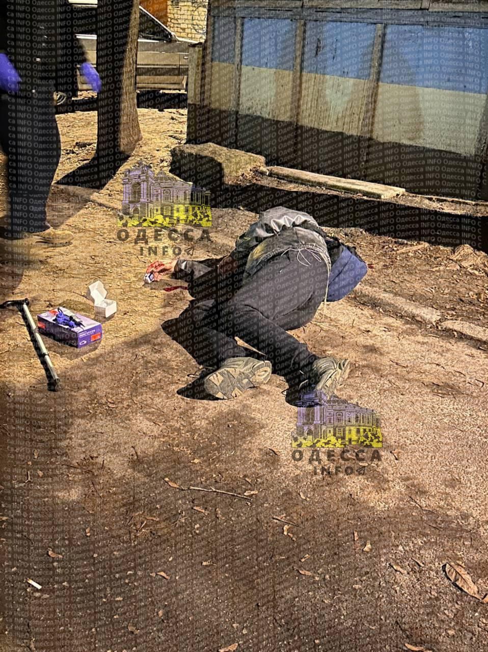 В Одесі застрелили чоловіка: поліція встановлює обставини інциденту(фото) В Одесі застрелили чоловіка: поліція встановлює обставини інциденту(фото)