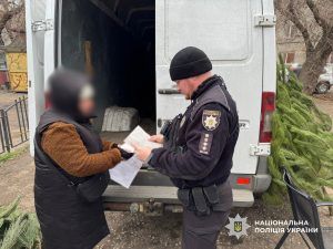 Правоохоронці проводять профілактичні рейди на ялинкових базарах та ярмарках Правоохоронці проводять профілактичні рейди на ялинкових базарах та ярмарках