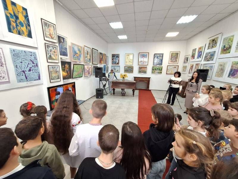 Про урочисте відкриття виставки дитячої творчості «Шляхом Півдня»(фото) Про урочисте відкриття виставки дитячої творчості «Шляхом Півдня»(фото)