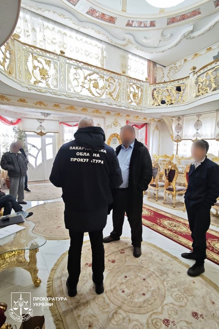 Ford Mustang і мільйони повз декларацію: на Закарпатті депутату повідомили про підозру(фото) Ford Mustang і мільйони повз декларацію: на Закарпатті депутату повідомили про підозру(фото)