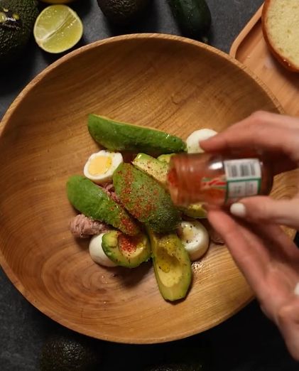 Намазка з авокадо та тунцем: рецепт ідеального сніданку за 5 хв. Намазка з авокадо та тунцем: рецепт ідеального сніданку за 5 хв.