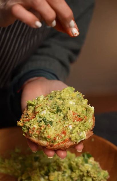 Намазка з авокадо та тунцем: рецепт ідеального сніданку за 5 хв. Намазка з авокадо та тунцем: рецепт ідеального сніданку за 5 хв.