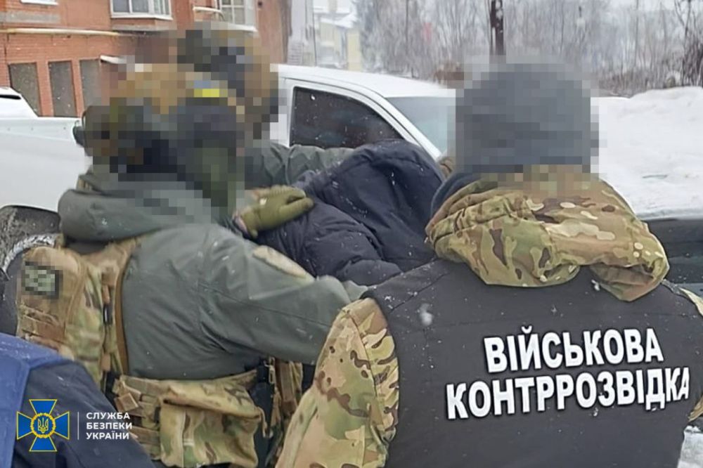 Хабарі та підроблені документи: СБУ заблокувала мережу "ухилянтських" схем по всій Україні(фото) Хабарі та підроблені документи: СБУ заблокувала мережу "ухилянтських" схем по всій Україні(фото)