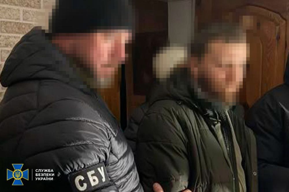 Хабарі та підроблені документи: СБУ заблокувала мережу "ухилянтських" схем по всій Україні(фото) Хабарі та підроблені документи: СБУ заблокувала мережу "ухилянтських" схем по всій Україні(фото)
