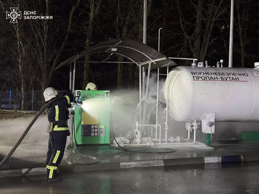 У Запоріжжі стався витік газу на АЗС(фото) У Запоріжжі стався витік газу на АЗС(фото)