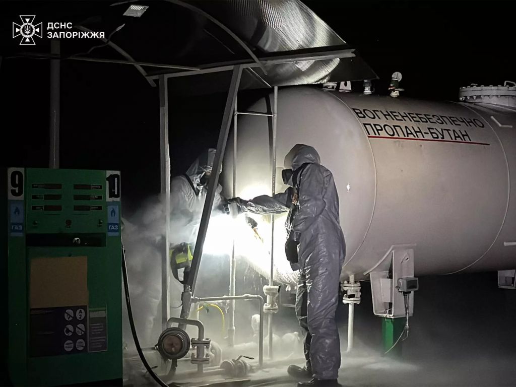 У Запоріжжі стався витік газу на АЗС(фото) У Запоріжжі стався витік газу на АЗС(фото)