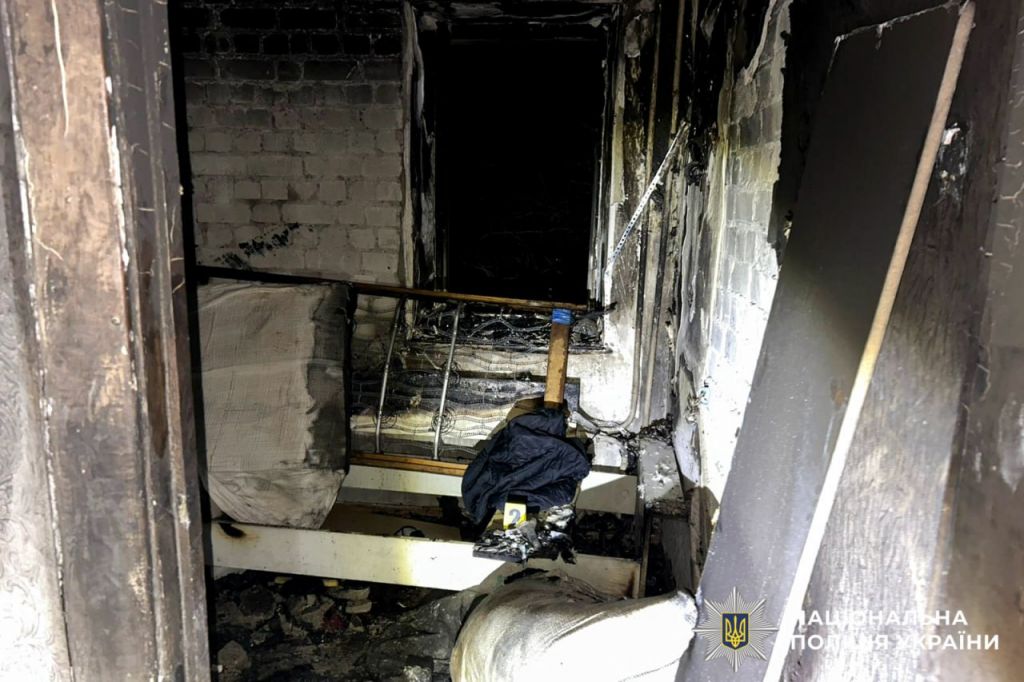 У Рівному чоловік облив батька бензином і підпалив(фото) У Рівному чоловік облив батька бензином і підпалив(фото)