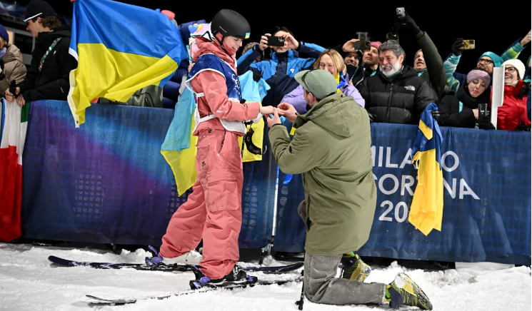 Військовий із Прикарпаття зробив пропозицію українській спортсменці на Олімпіаді-2026(фото) Військовий із Прикарпаття зробив пропозицію українській спортсменці на Олімпіаді-2026(фото)