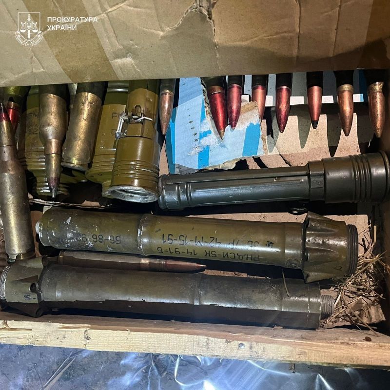 На Тернопільщині викрито канал збуту зброї на мільйони гривень(фото) На Тернопільщині викрито канал збуту зброї на мільйони гривень(фото)