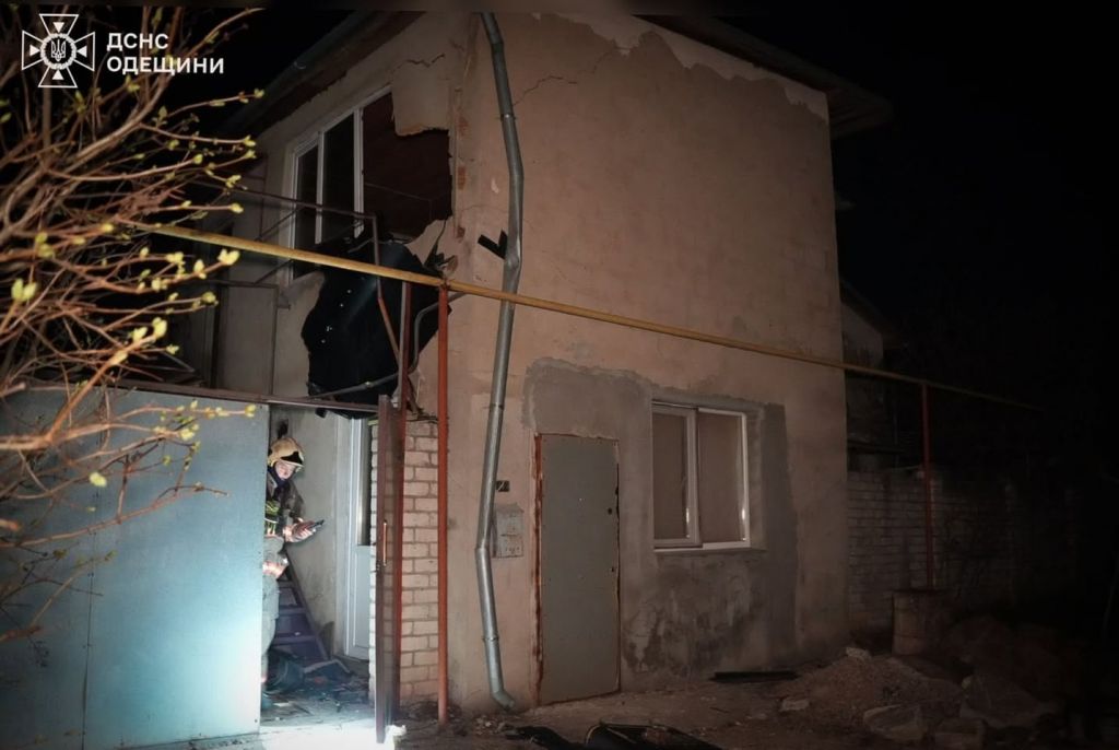 Цієї ночі ворог знову завдав підступних ударів по цивільній та енергетичній інфраструктурі Одещини(фото) Цієї ночі ворог знову завдав підступних ударів по цивільній та енергетичній інфраструктурі Одещини(фото)