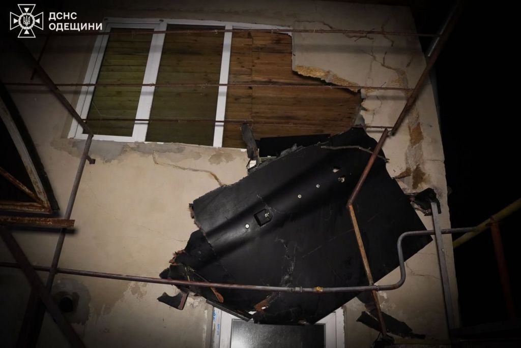 Цієї ночі ворог знову завдав підступних ударів по цивільній та енергетичній інфраструктурі Одещини(фото) Цієї ночі ворог знову завдав підступних ударів по цивільній та енергетичній інфраструктурі Одещини(фото)