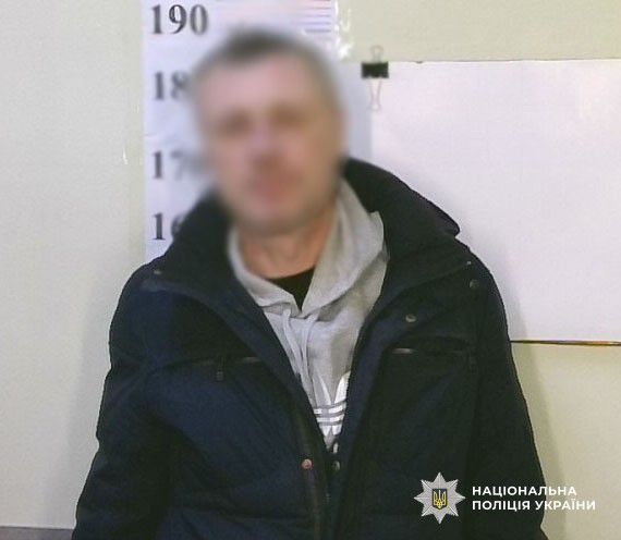 У Києві судитимуть чоловіка, який погрожував сину гранатою через галас у квартирі(фото) У Києві судитимуть чоловіка, який погрожував сину гранатою через галас у квартирі(фото)