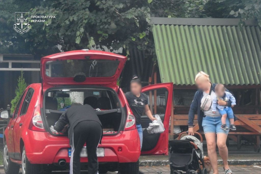 Намагався продати 11-місячного малюка в Іспанію за $25 тисяч: на Закарпатті засудили ексвихователя інтернату(фото) Намагався продати 11-місячного малюка в Іспанію за $25 тисяч: на Закарпатті засудили ексвихователя інтернату(фото)