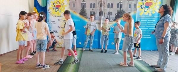 Палац дітей та юнацтва зустрічав гостей із табору «Kids Club «Веселка»(фото, відео) Палац дітей та юнацтва зустрічав гостей із табору «Kids Club «Веселка»(фото, відео)