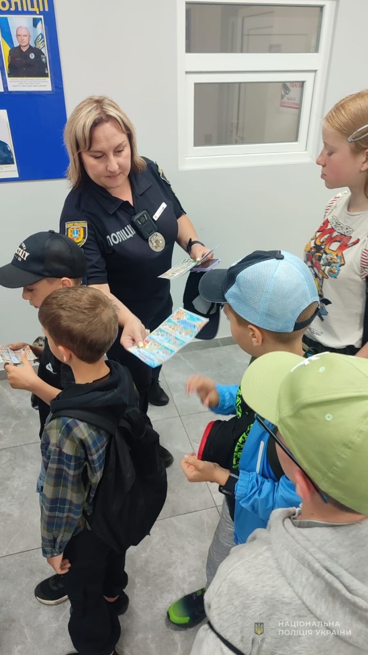 Поліцейські Одещини запросили школярів на екскурсії до підрозділів поліції Поліцейські Одещини запросили школярів на екскурсії до підрозділів поліції