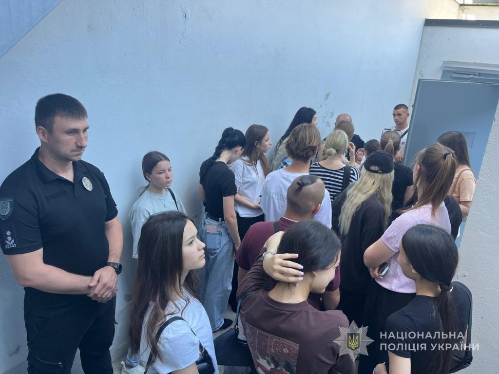 Поліцейські Одещини запросили школярів на екскурсії до підрозділів поліції Поліцейські Одещини запросили школярів на екскурсії до підрозділів поліції