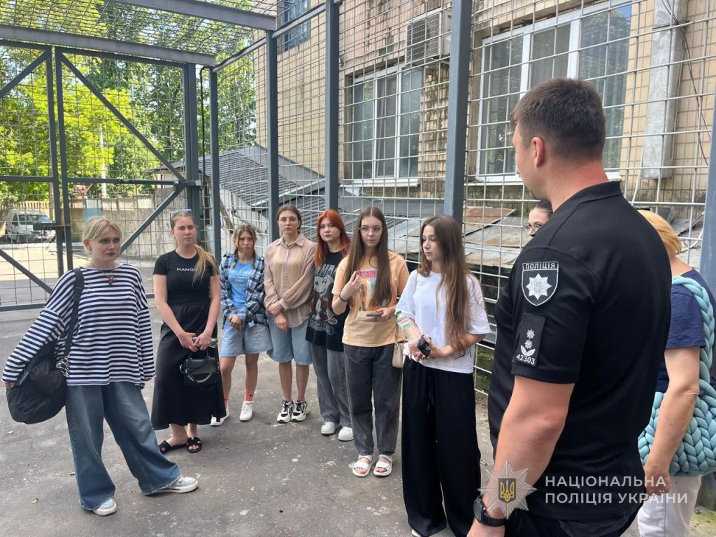 Поліцейські Одещини запросили школярів на екскурсії до підрозділів поліції Поліцейські Одещини запросили школярів на екскурсії до підрозділів поліції