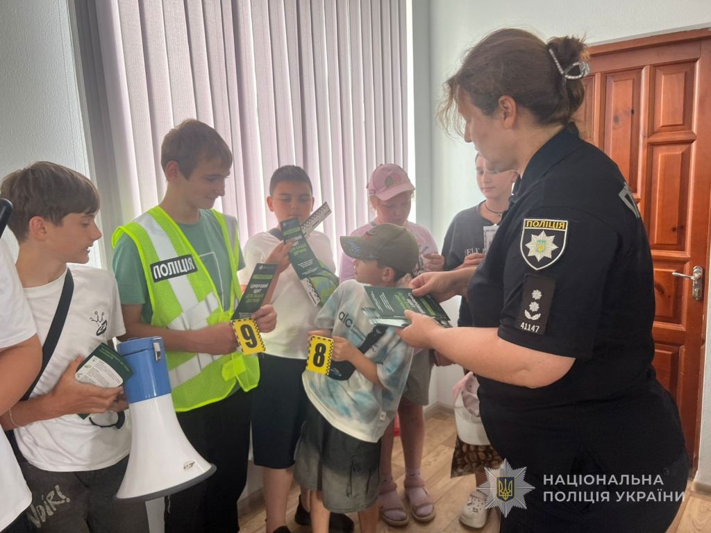 Поліцейські Одещини запросили школярів на екскурсії до підрозділів поліції Поліцейські Одещини запросили школярів на екскурсії до підрозділів поліції