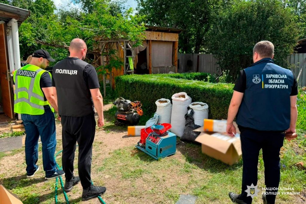 На Харківщині поліція викрила три схеми збуту контрафактного тютюну та алкоголю(фото) На Харківщині поліція викрила три схеми збуту контрафактного тютюну та алкоголю(фото)