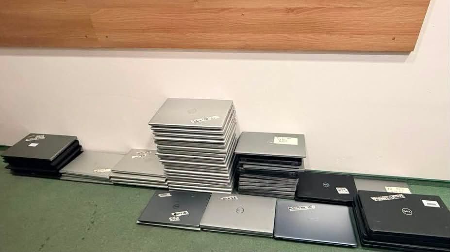 На кордоні з Польщею митники вилучили нові iPhone та брендові речі на 1,5 млн грн(фото) На кордоні з Польщею митники вилучили нові iPhone та брендові речі на 1,5 млн грн(фото)