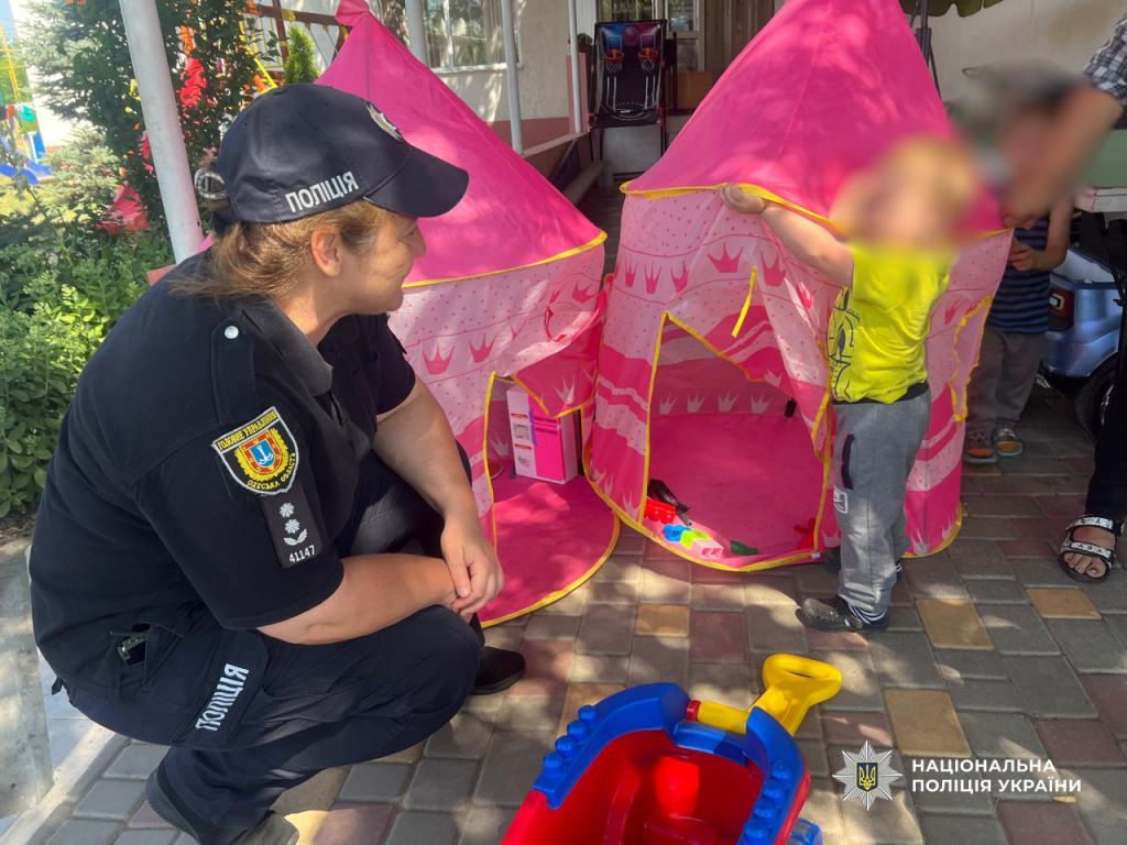На Одещині поліцейські та волонтери відвідали дитячий притулок і провели захід із протидії булінгу На Одещині поліцейські та волонтери відвідали дитячий притулок і провели захід із протидії булінгу