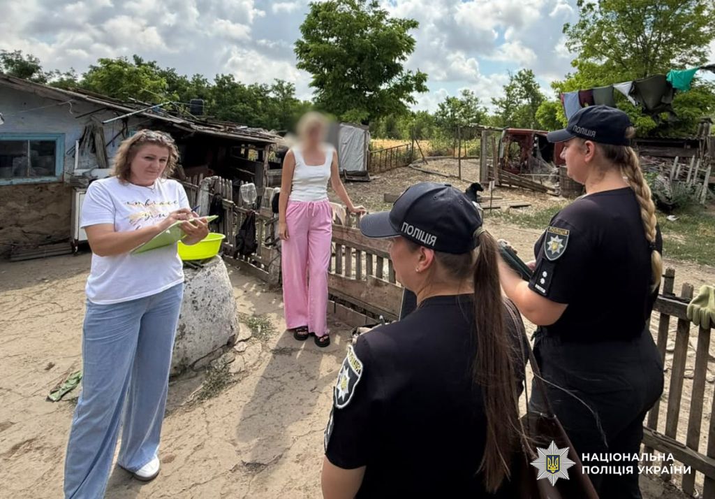 Поліцейські Одещини продовжують відвідувати родини з дітьми, які опинилися у складних життєвих обставинах Поліцейські Одещини продовжують відвідувати родини з дітьми, які опинилися у складних життєвих обставинах