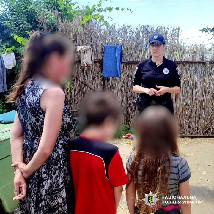 Поліцейські Одещини продовжують відвідувати родини з дітьми, які опинилися у складних життєвих обставинах Поліцейські Одещини продовжують відвідувати родини з дітьми, які опинилися у складних життєвих обставинах