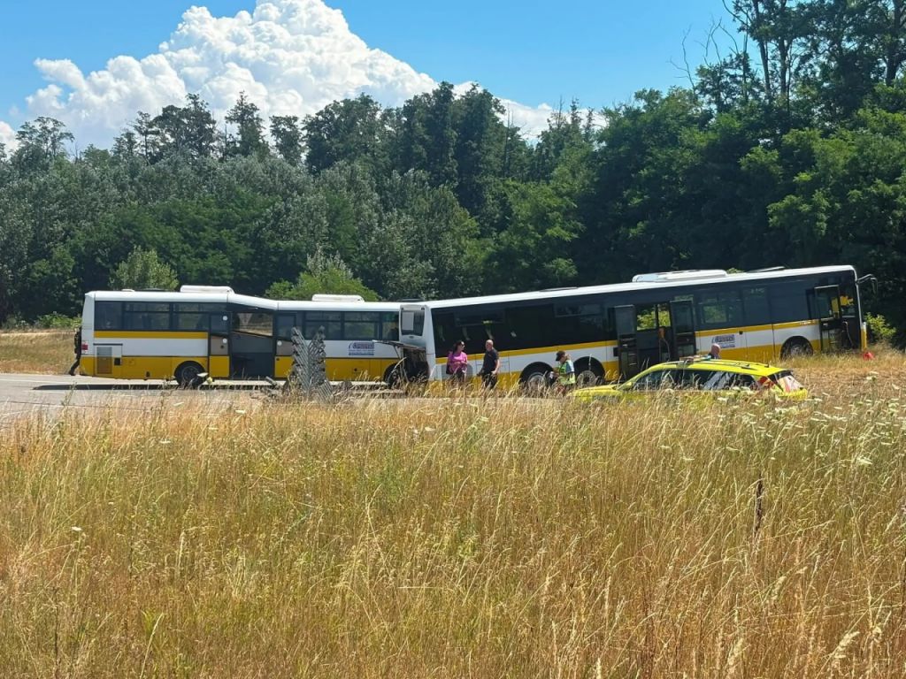 У Чехії зіткнулися два автобуси: серед майже 50 постраждалих - дві українки(фото) У Чехії зіткнулися два автобуси: серед майже 50 постраждалих - дві українки(фото)