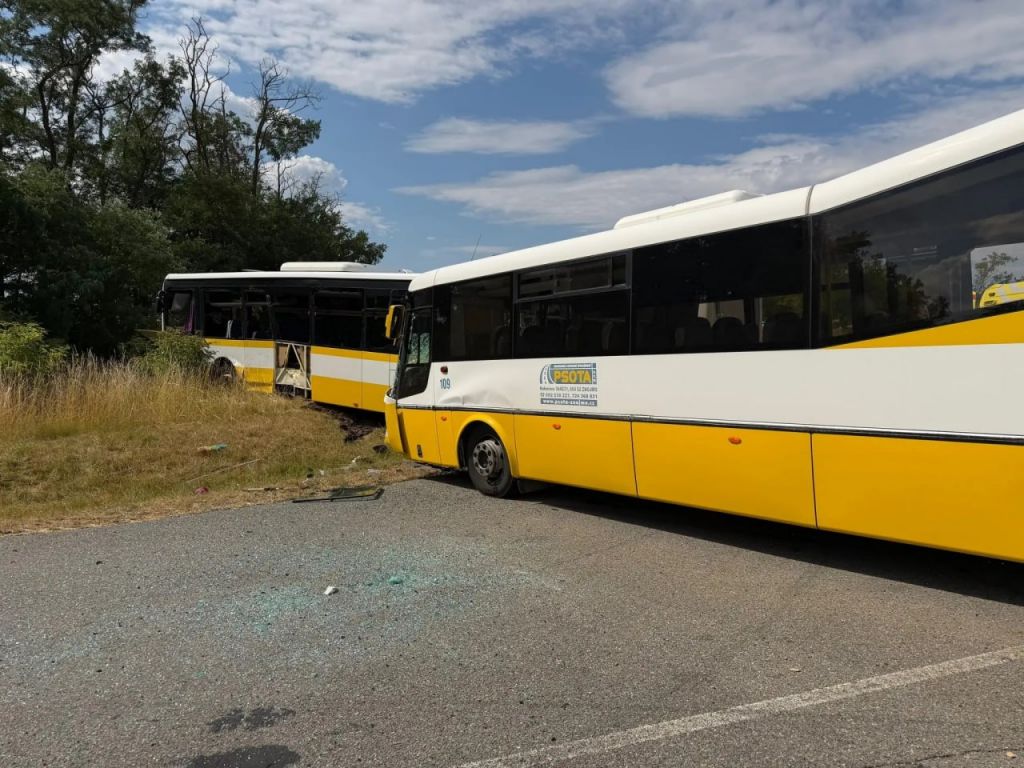 У Чехії зіткнулися два автобуси: серед майже 50 постраждалих - дві українки(фото) У Чехії зіткнулися два автобуси: серед майже 50 постраждалих - дві українки(фото)