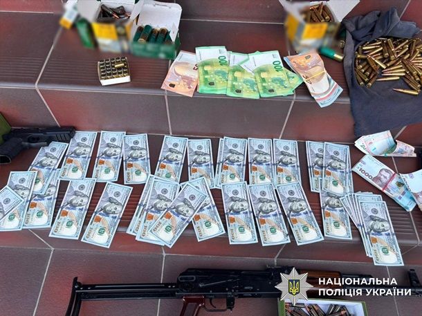 На Буковині чоловіка змушували віддати $50 тисяч вигаданого боргу На Буковині чоловіка змушували віддати $50 тисяч вигаданого боргу