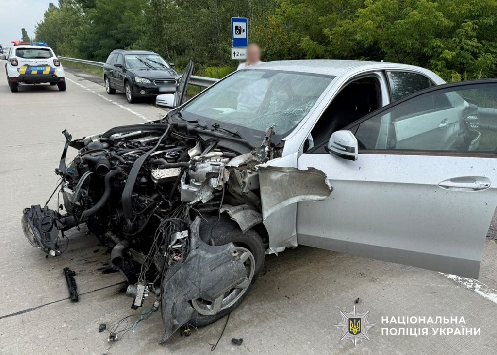 Зіткнення трьох авто на Житомирщині: семеро травмованих, серед них – двоє дітей(фото) Зіткнення трьох авто на Житомирщині: семеро травмованих, серед них – двоє дітей(фото)