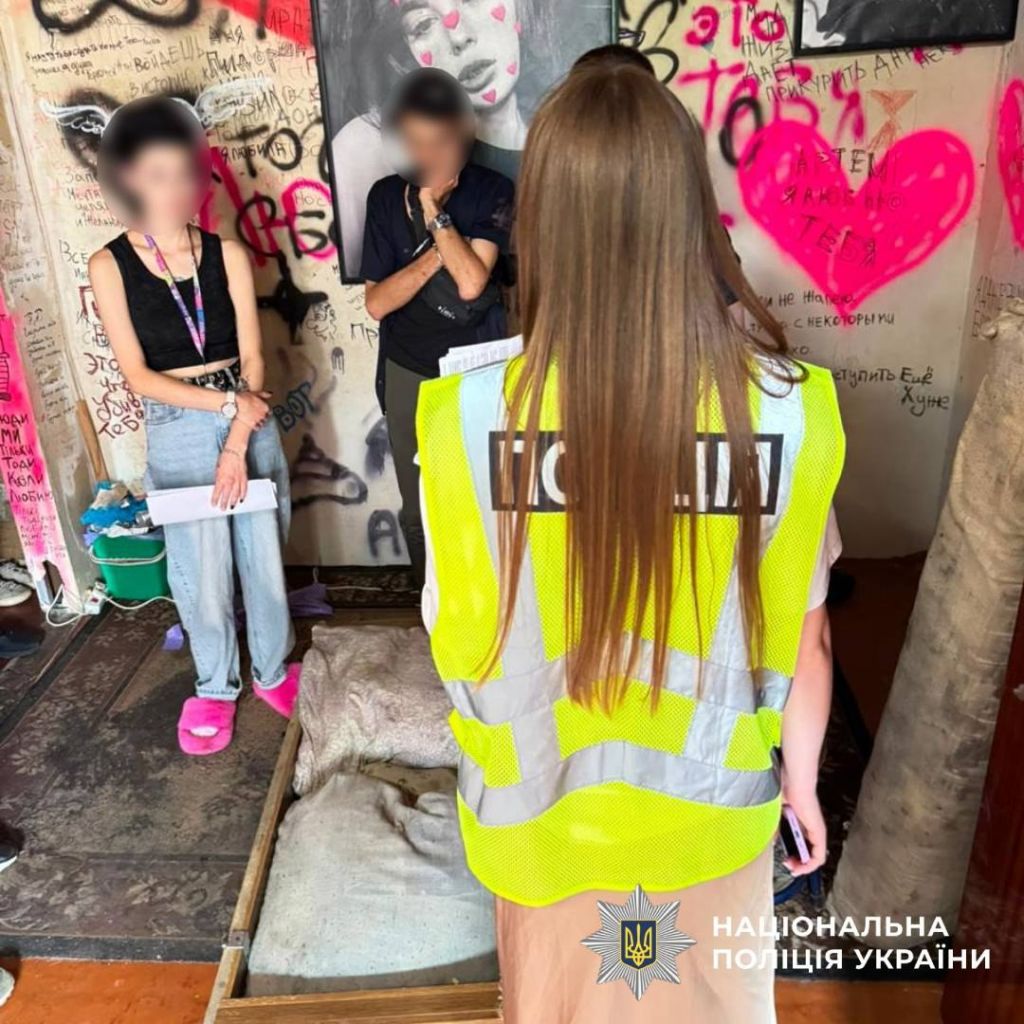 У Харкові жінка організувала нарколазні у власній квартирі(фото) У Харкові жінка організувала нарколазні у власній квартирі(фото)