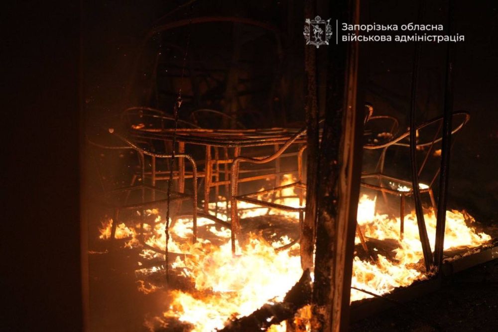 Окупанти вдарили по "Епіцентру" в Запоріжжі, 1,2 тис. людей без світла Окупанти вдарили по "Епіцентру" в Запоріжжі, 1,2 тис. людей без світла
