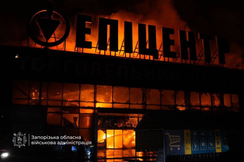Окупанти вдарили по "Епіцентру" в Запоріжжі, 1,2 тис. людей без світла Окупанти вдарили по "Епіцентру" в Запоріжжі, 1,2 тис. людей без світла