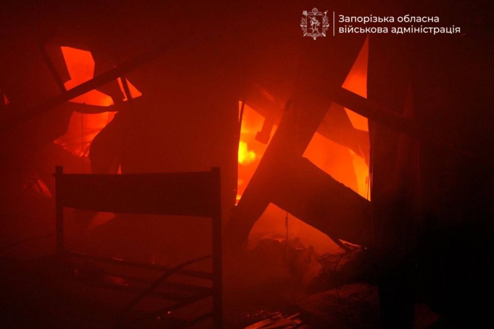 Окупанти вдарили по "Епіцентру" в Запоріжжі, 1,2 тис. людей без світла Окупанти вдарили по "Епіцентру" в Запоріжжі, 1,2 тис. людей без світла