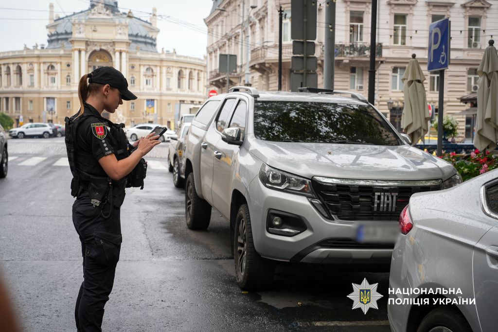 В Одесі поліцейські вчергове перевірили дотримання водіями правил паркування на місцях для людей з інвалідністю В Одесі поліцейські вчергове перевірили дотримання водіями правил паркування на місцях для людей з інвалідністю