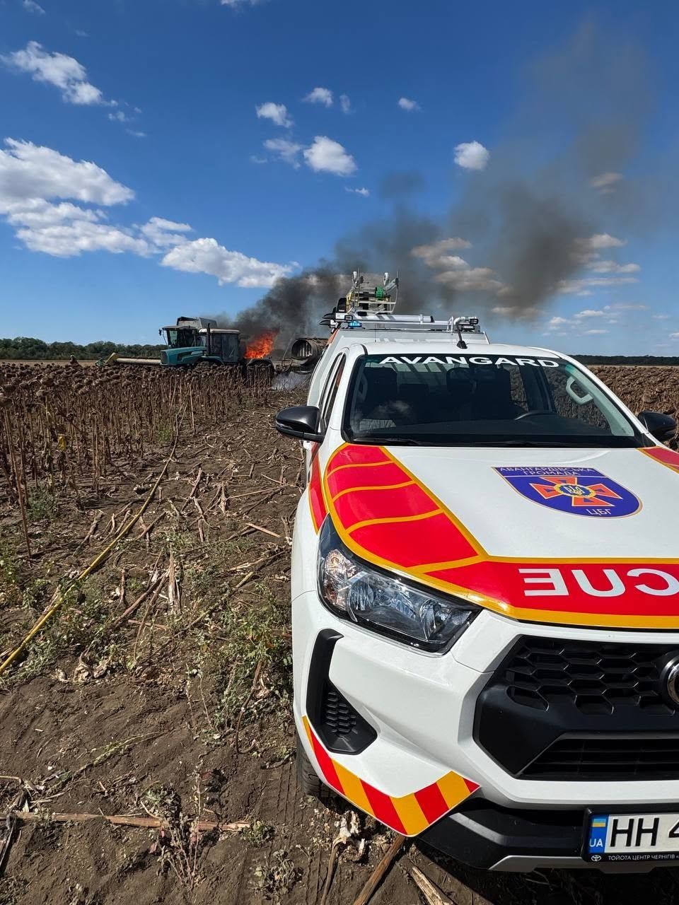 На Одещині під час збирання соняшника загорівся комбайн Claas(фото) На Одещині під час збирання соняшника загорівся комбайн Claas(фото)