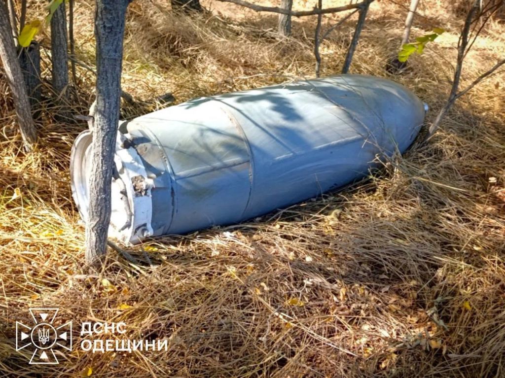 На Одещині піротехніки знешкодили дві російські авіабомби(фото) На Одещині піротехніки знешкодили дві російські авіабомби(фото)