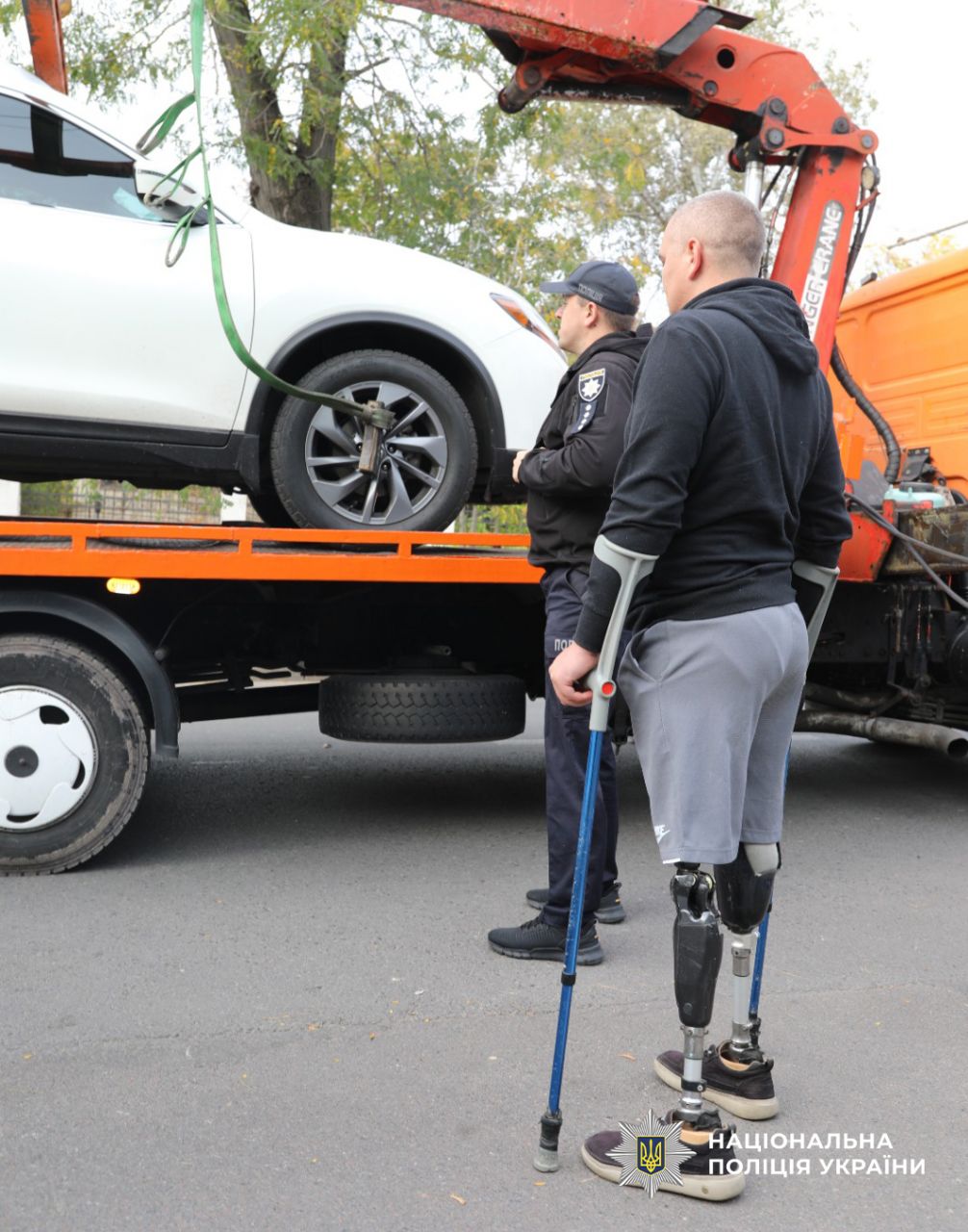 В Одесі поліцейські перевірили дотримання водіями правил паркування транспортних засобів на місцях для людей з інвалідністю В Одесі поліцейські перевірили дотримання водіями правил паркування транспортних засобів на місцях для людей з інвалідністю