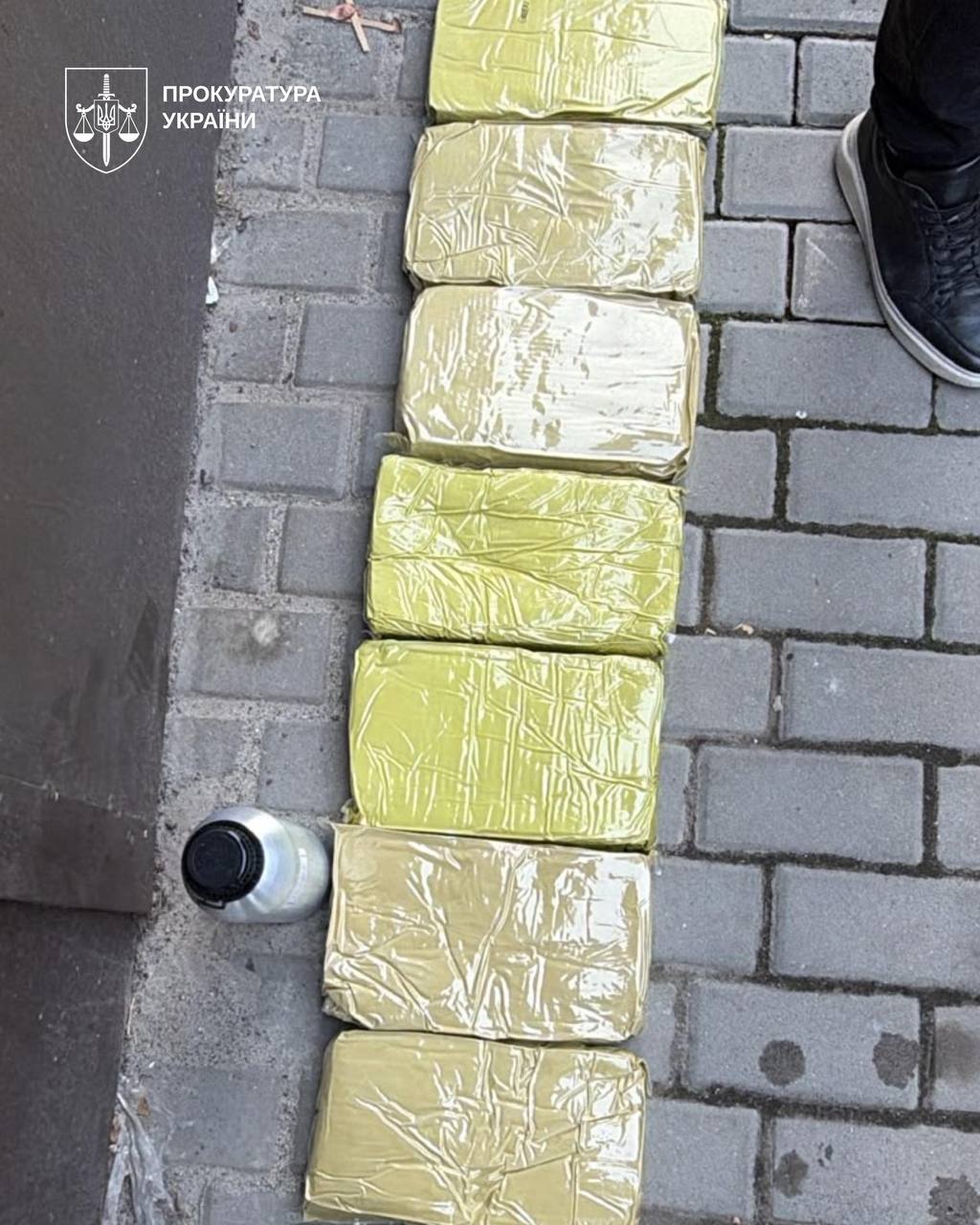 У Києві та Запоріжжі продавали наркотики під виглядом чаю, печива й мармеладу(фото) У Києві та Запоріжжі продавали наркотики під виглядом чаю, печива й мармеладу(фото)