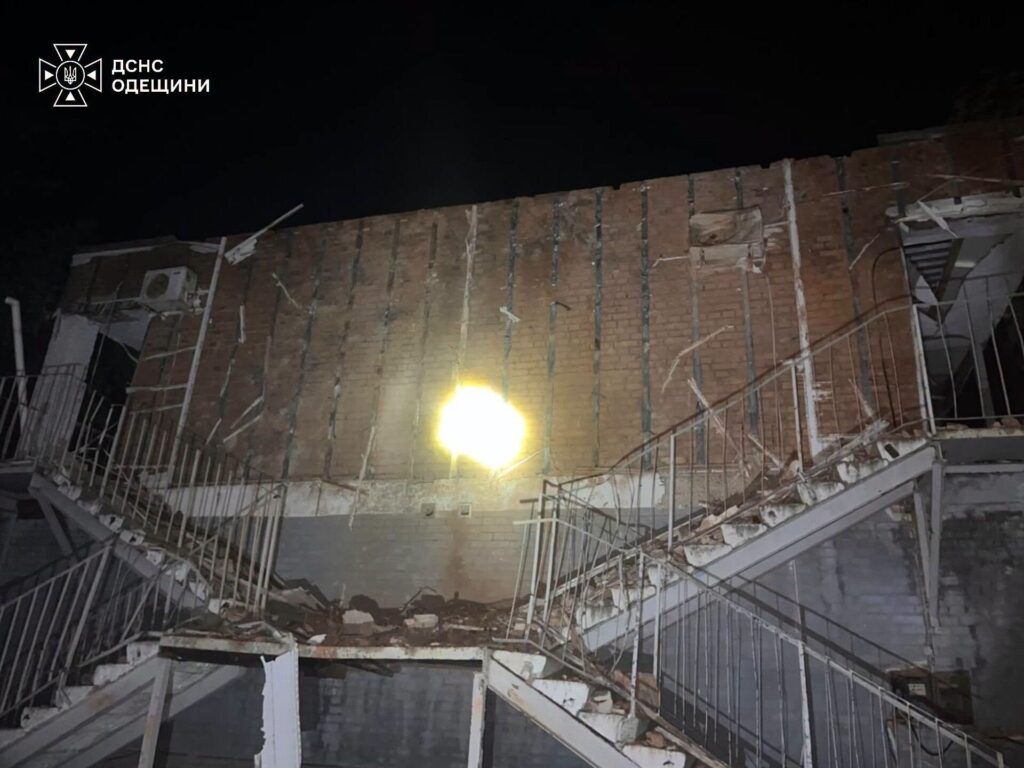 Вночі 23 жовтня росія атакувала обʼєкт енергетики та базу відпочинку на півдні Одещини Вночі 23 жовтня росія атакувала обʼєкт енергетики та базу відпочинку на півдні Одещини
